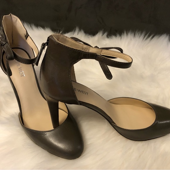 NWOT Nine West Howley Heel w/Bow & Zipper - Taupe Size 9 - Picture 2 of 6